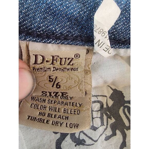 D Fuz Women's Light Wash Blue Rhinestone Embellished Denim Shorts 5/6(Juniors) - Picture 3 of 3